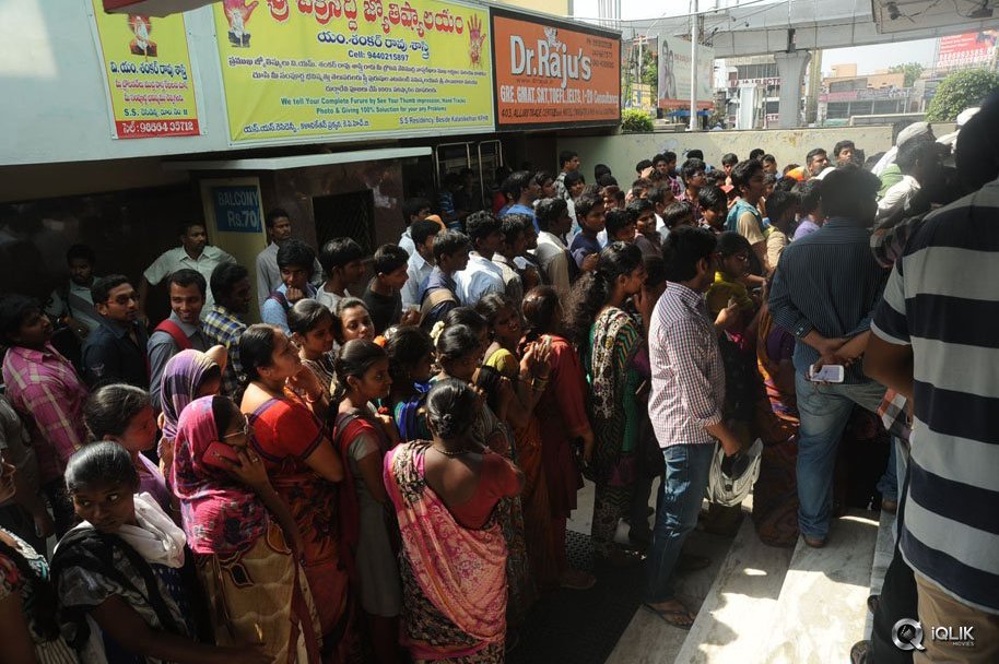 Son-Of-Sathyamurthy-Movie-Hungama-in-Hyderabad